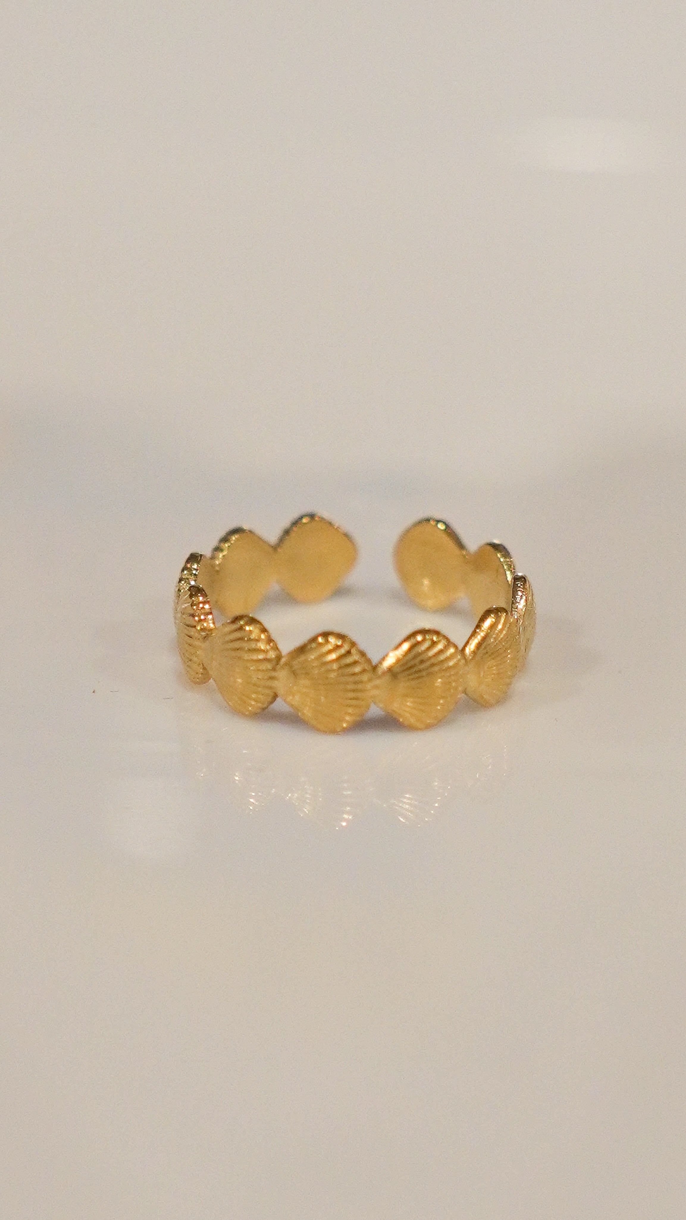 The Scallop Edge Ring